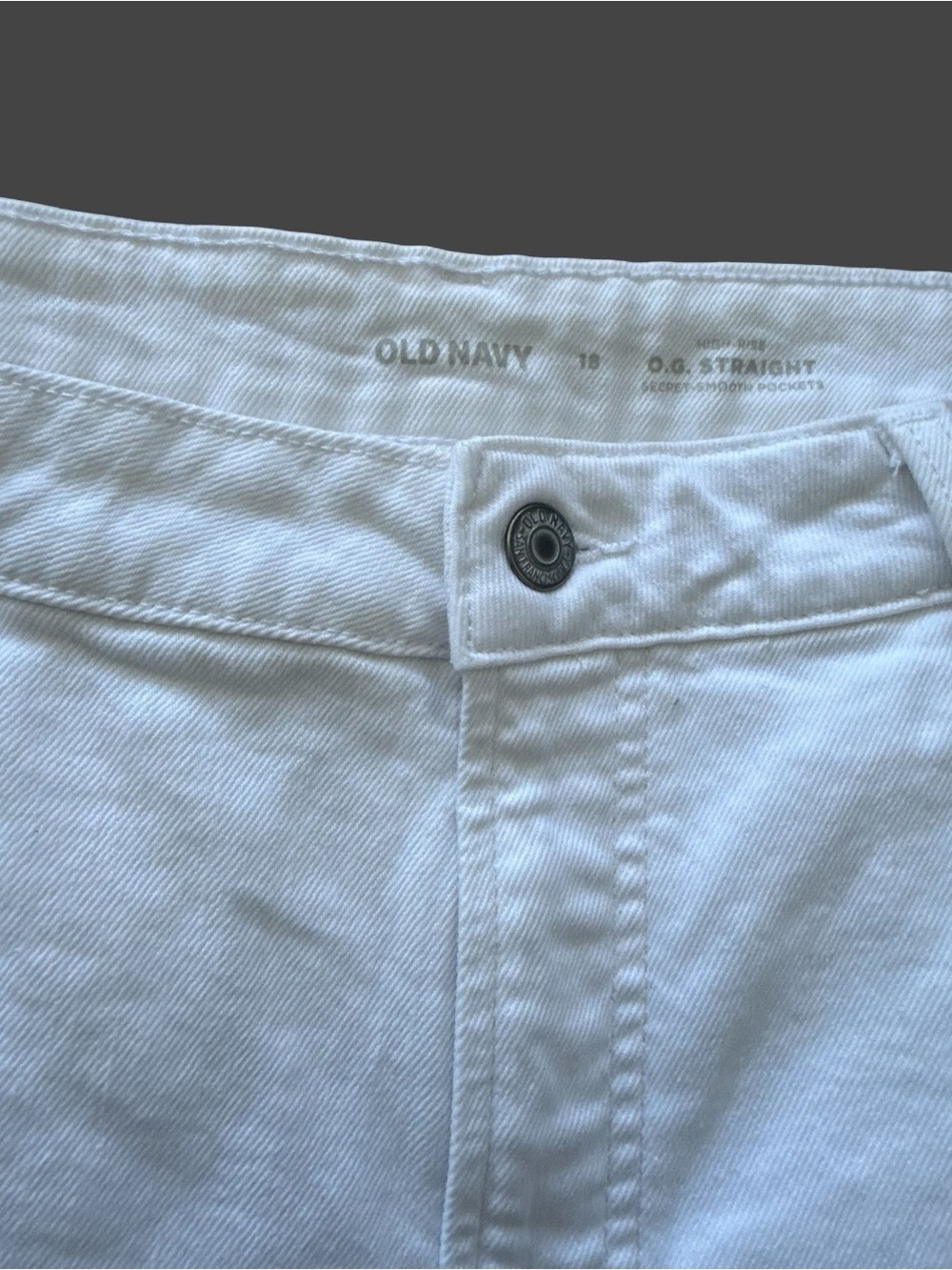 Old Navy White Denim Shorts - Clean Casual Cut - Picture 5 of 5